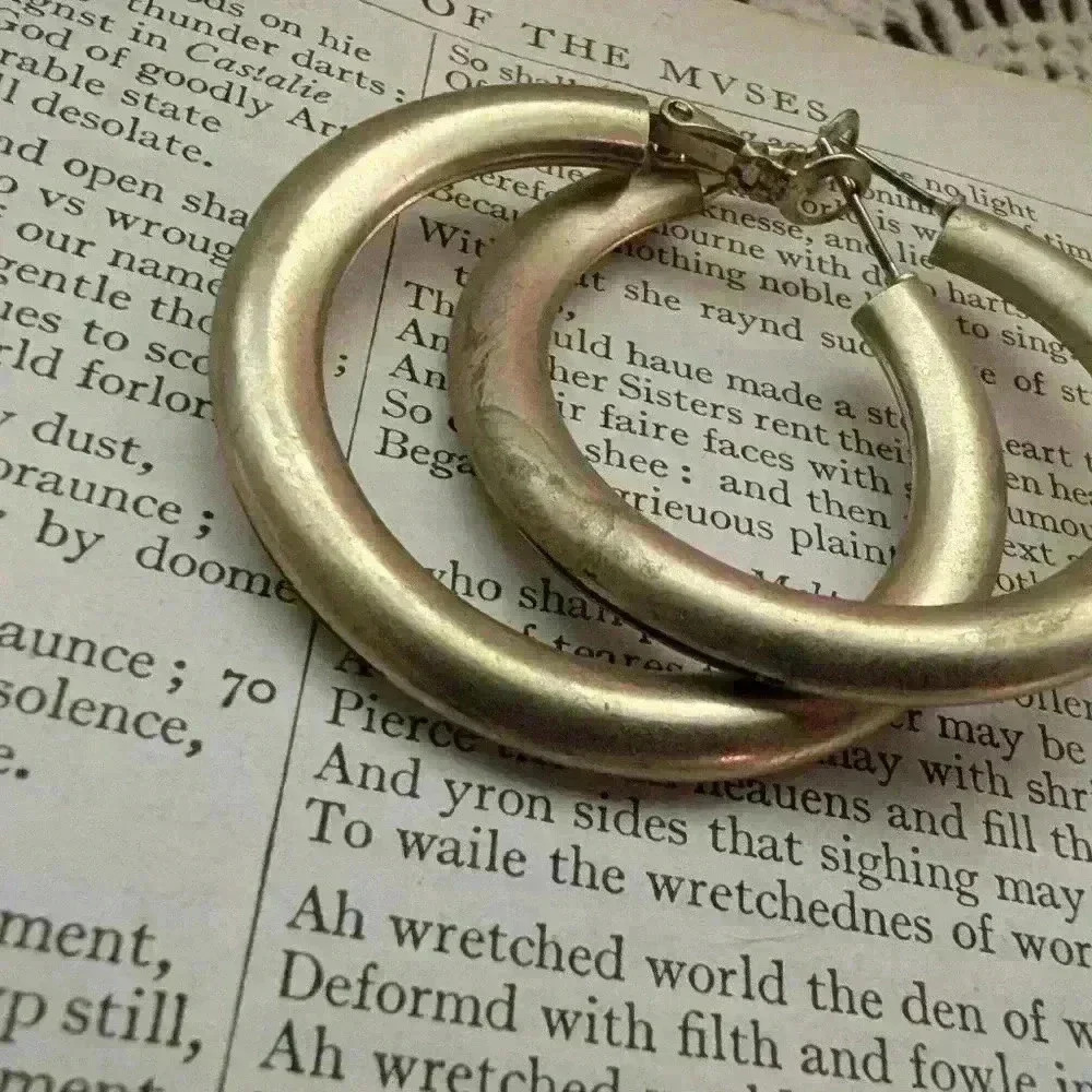 Set of 6 vintage goldtone hoop earrings - Picture 6 of 10